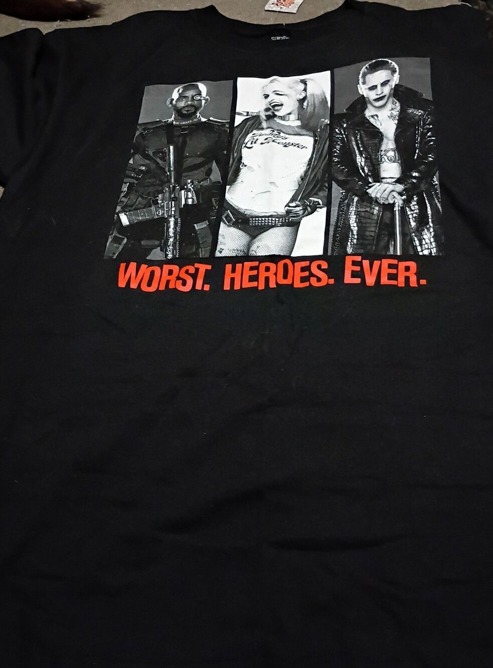Men's size large NWT Suicide squad t shirt-055v